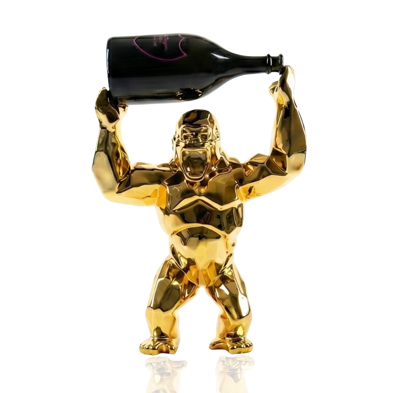 PRIMATO — scultura cromata gorilla oro con bottiglia
