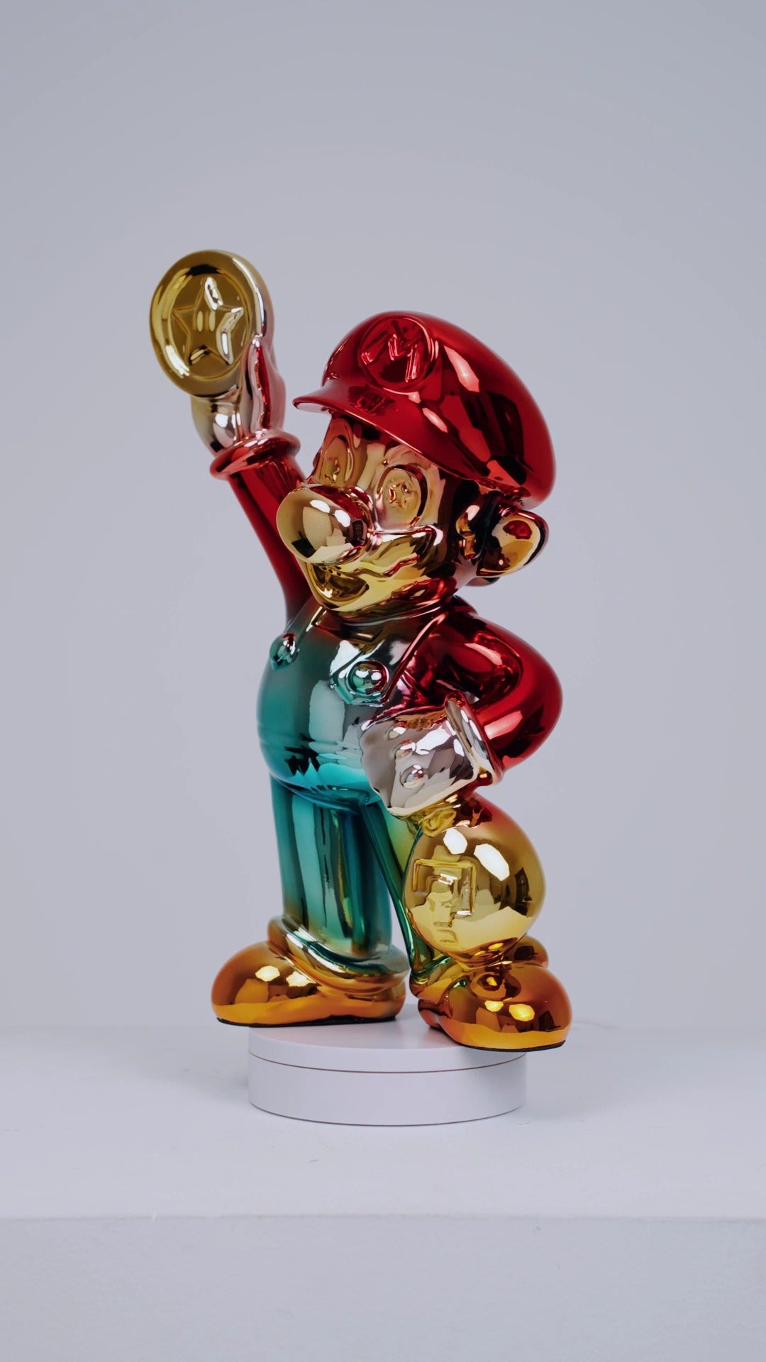 LEVEL UP, scultura cromata AXI Gallery