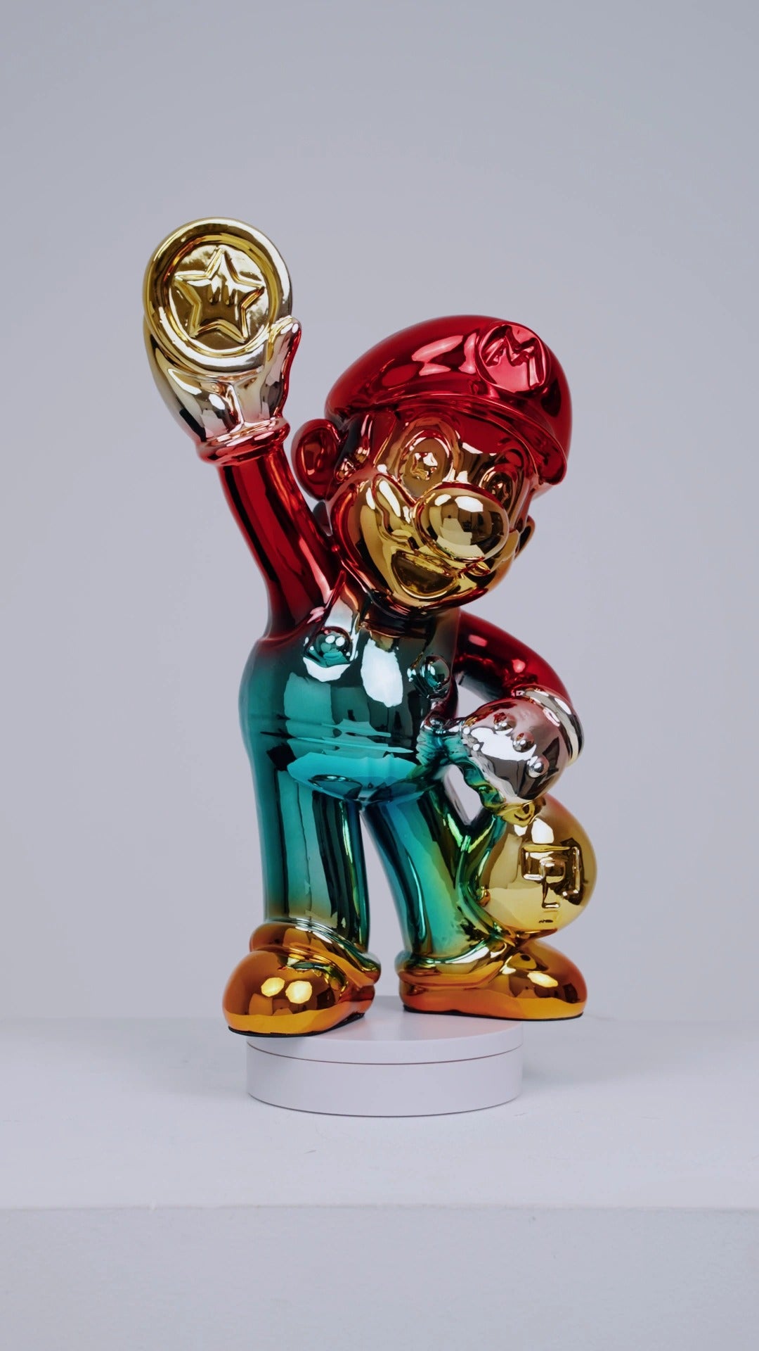 LEVEL UP, scultura cromata AXI Gallery