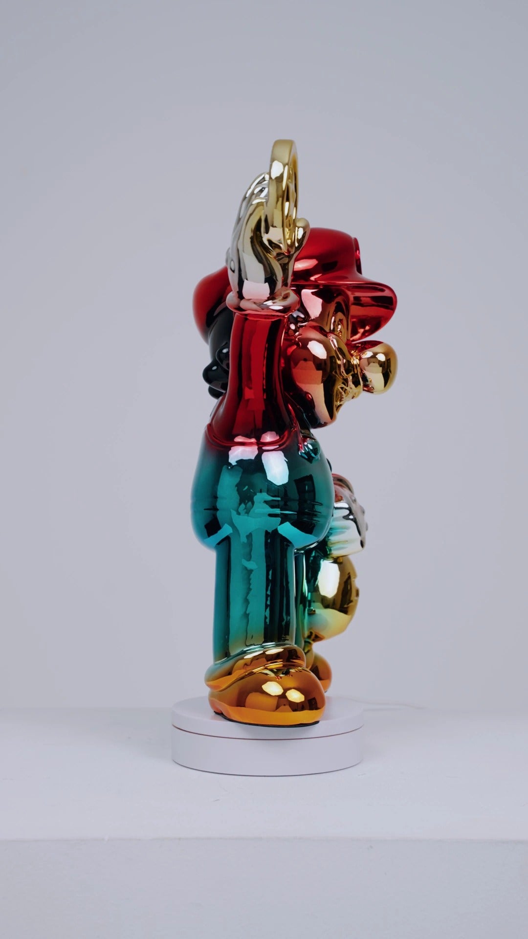 LEVEL UP, scultura cromata AXI Gallery