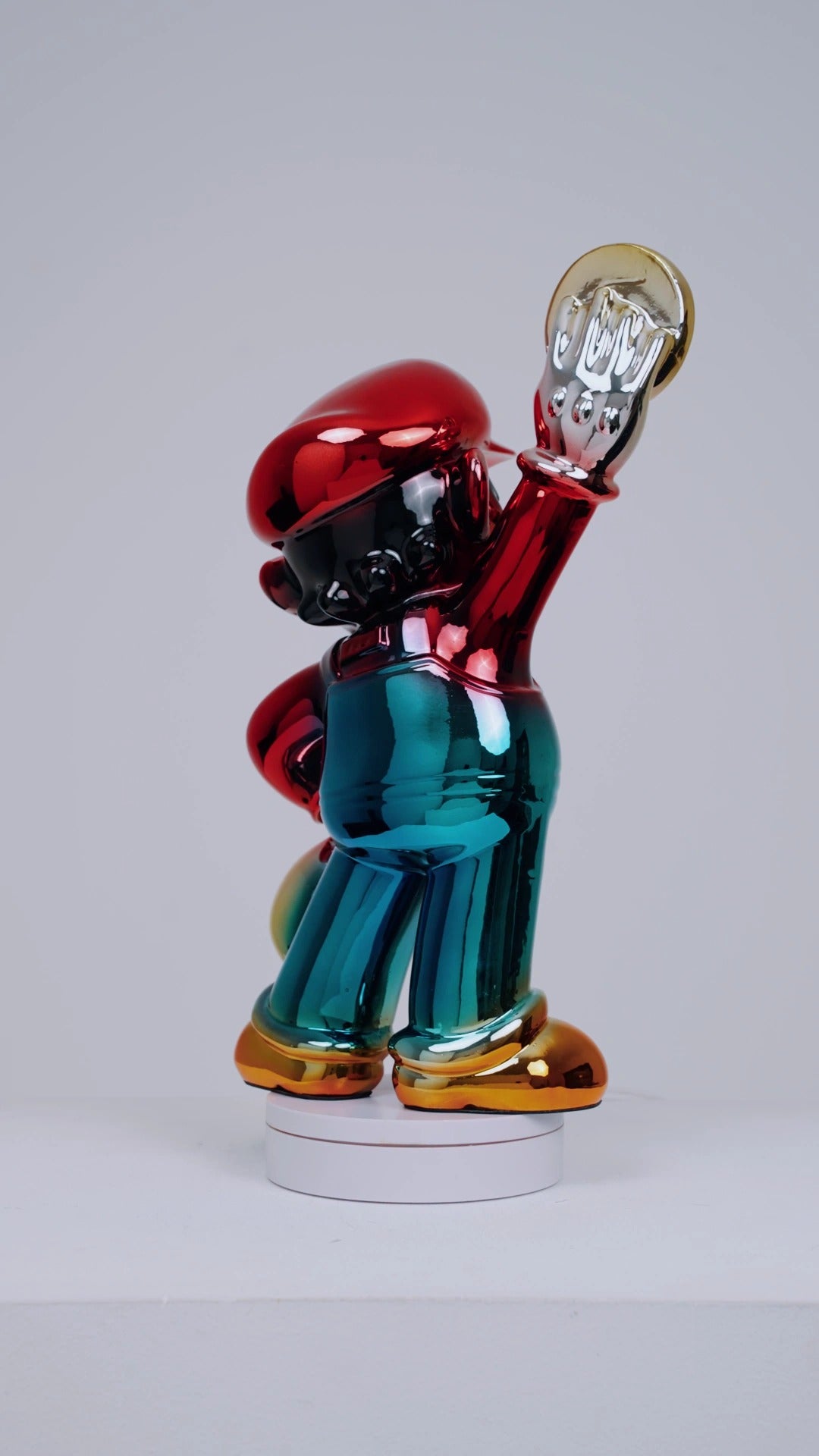 LEVEL UP, scultura cromata AXI Gallery