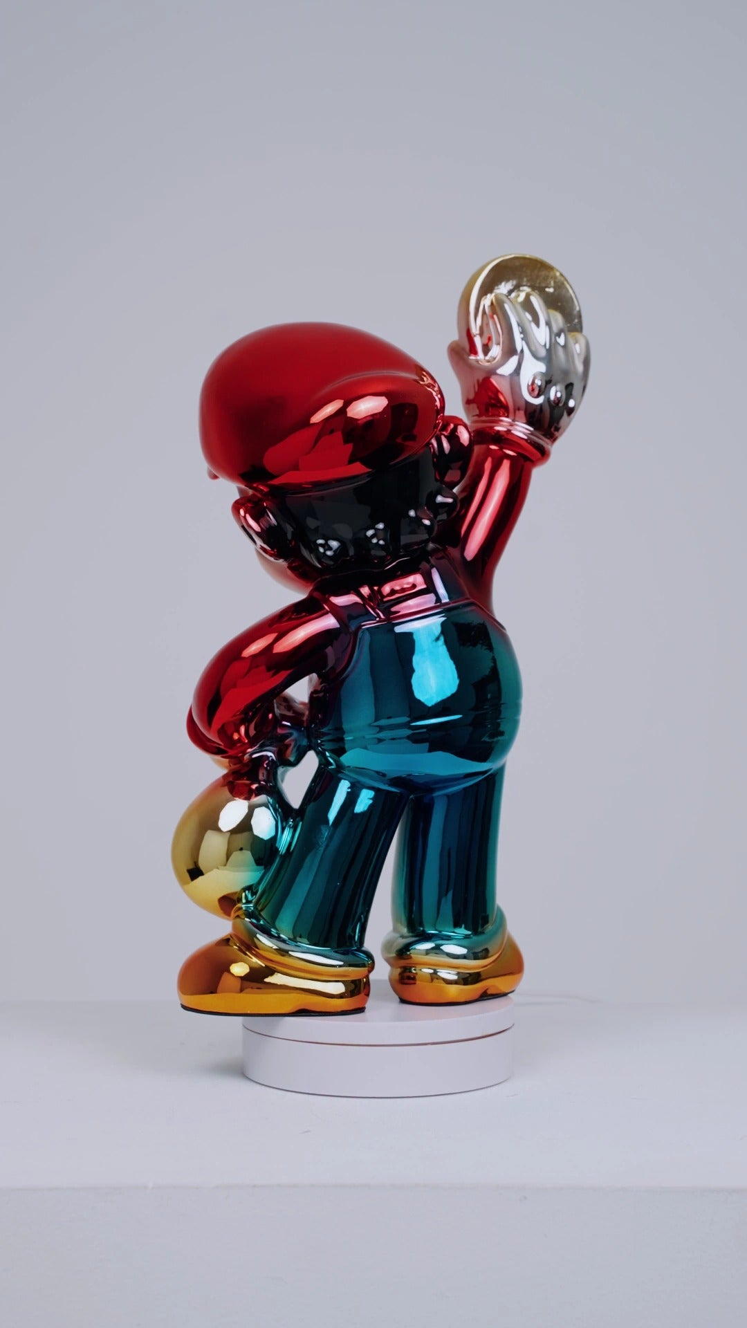 LEVEL UP, scultura cromata AXI Gallery