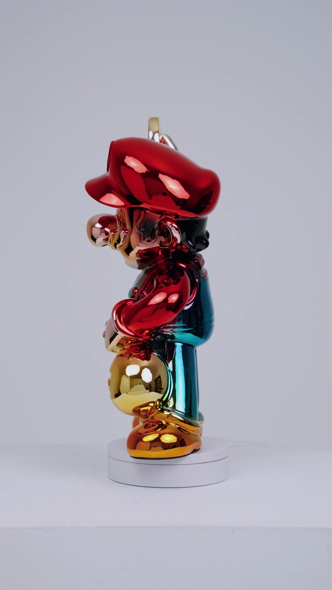 LEVEL UP, scultura cromata AXI Gallery
